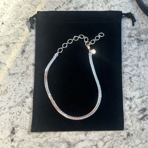 Child of Wild Sicily Herringbone Choker .:. Silver
Pure Silver Layered 10 inches